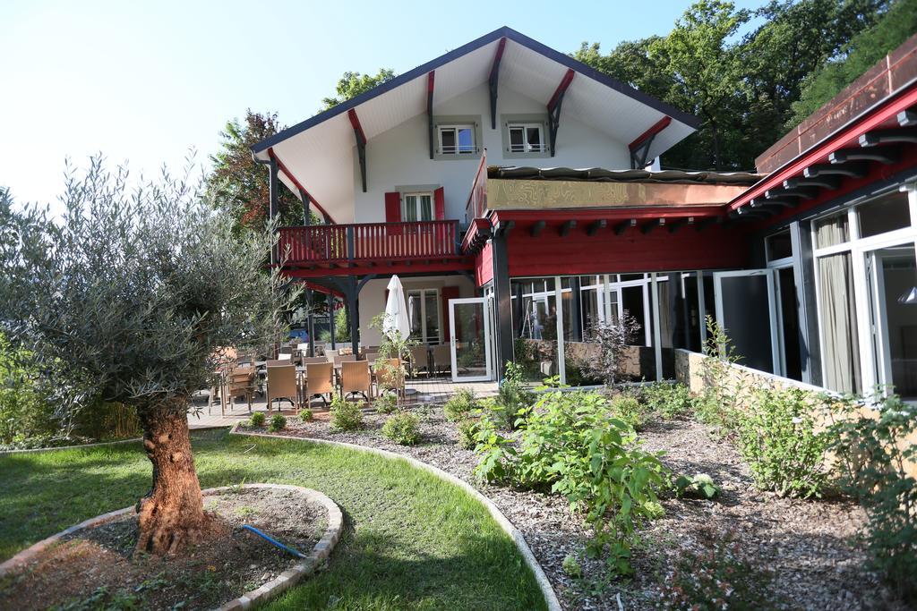 Chez Maman & Restaurant Hotel